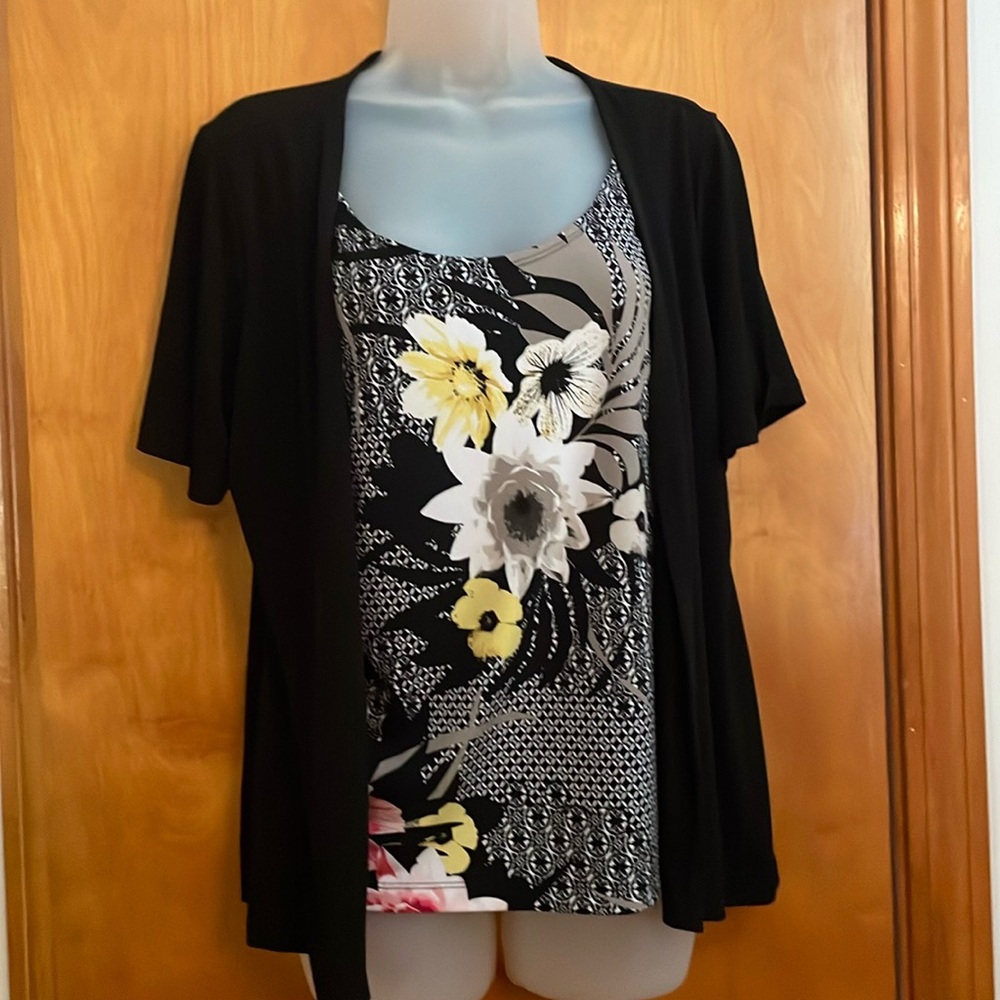 JM Collection connected twin set black with yellow and pink flowers